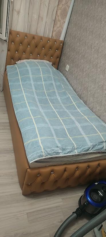 eboksit satilir: *90azn* Çarpayı satılır.Matras var.Yaxsi vəziyətdədir.Unvan — 1