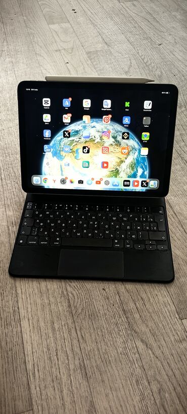 planshet apple ipad 2 16gb: Планшет, Apple, память 64 ГБ, 10" - 11", Wi-Fi, Б/у, С клавиатурой цвет - Серебристый