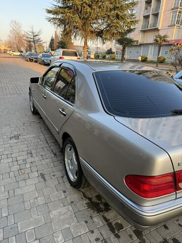 Mercedes-Benz: Mercedes-Benz E-Class (W210) sedan - Korpus: sedan, gümüşü rəng - — 6