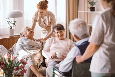 услуги по уходу за пожилыми людьми: Другая мед. специализация | Услуги сиделки