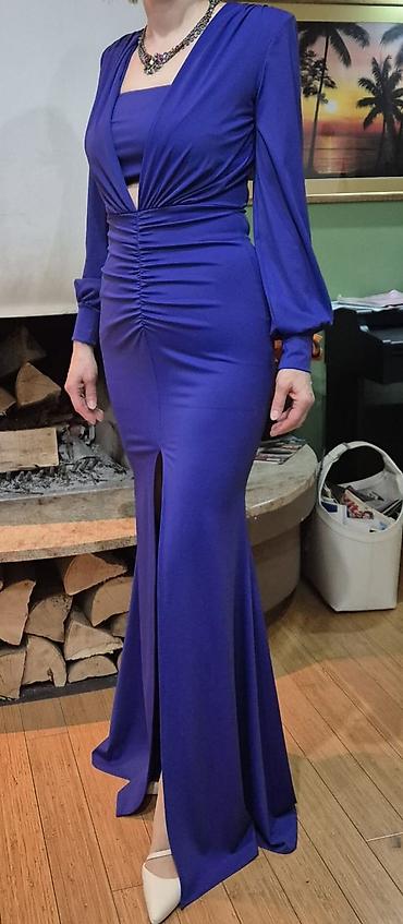 model plave venčanice: Elegantna duga haljina u intenzivno kraljevsko plavoj boji. - Kroj — 2