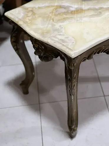 sofe na prodaju: Stilski sto (drvo / oniks) 🪑 Dobro stanje Dimenzije: 📏 Širina: 63 cm — 4