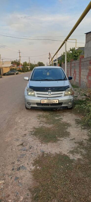 Toyota: Toyota ist: 2003 г., 1.5 л, Автомат, Бензин, Хэтчбэк