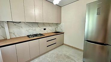 red centr: 3 комнаты, 58 м², Восток-5 мкр 104 серия, 5 этаж, Евроремонт — 9