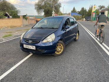 срочна сатылат машина: Honda Fit: 2001 г., 1.3 л, Вариатор, Бензин, Универсал