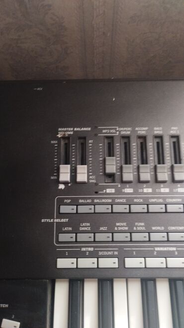 Sintezatorlar: Korg pa3x 61 klaviş 2 versiya 256 ram bayer var pa1000lə