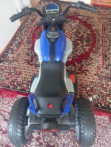 usaq oyuncagi: Uşaq üçün elektrikli üçtəkərli motosiklet - Rəng: mavi-boz detallı - — 1