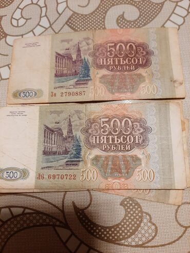 10000 dollar nece manatdir: Rus Puludur.500 Rubldir.Yaxwi veziyattadir.Dord4 ededdir.1993ci