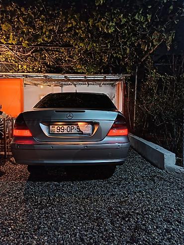 Mercedes-Benz E-Class: 2.7 l | 2004 il Sedan — 4