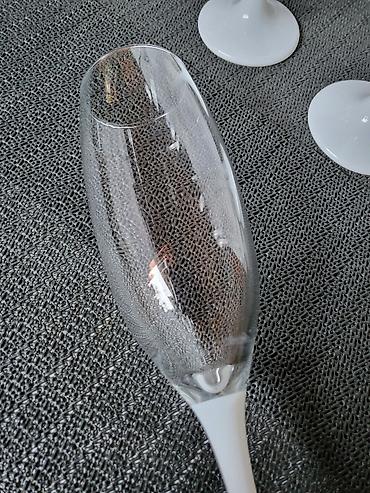 Čaše: Case,nove,vintaz za vino. Case za vino,sve na njima odsjaj od svetla — 11