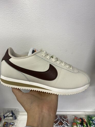 белый купальник с рюшами: Мужские кроссовки, 41, Nike, Новый, цвет - Бежевый, Самовывоз, Платная доставка