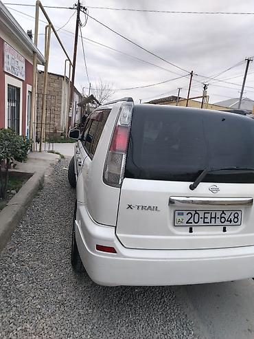 16 kalpak: Nissan X-Trail (T30) – ağ rəngli, 5 yerlik SUV Xüsusiyyətlər: - — 8