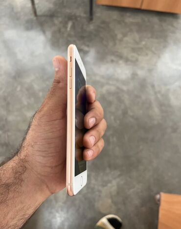 Apple iPhone: IPhone 8 Plus, 64 GB, Barmaq izi