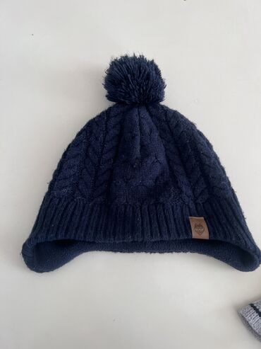 синяя шапка: Шапка зимняя малышам до 2 х лет. Тёплая H&M. Район Исанова