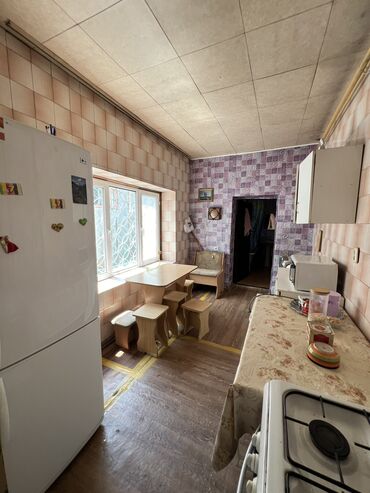 купить дом в бишкеке в рассрочку: 64 м², 3 комнаты, Старый ремонт Без мебели