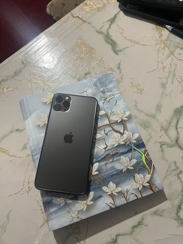 Apple iPhone: IPhone 11 Pro Max, 256 ГБ, Черный, Чехол, 85 %