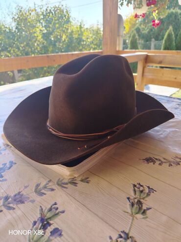 Kape i aksesoari: Muski kaubojski sesir je kao nov, ocuvan. Materijal prevrnuta koza — 8
