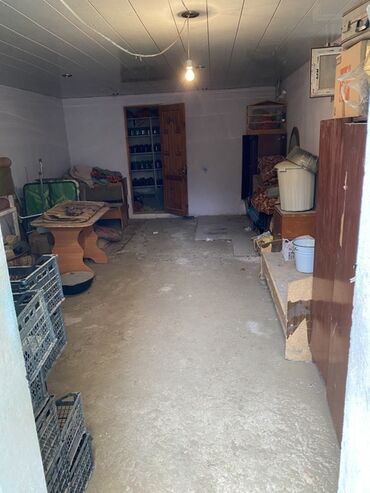 Kirayə qaraj: 0.06ha torpaq sahəsi. 109.6 kv.m yaşayış, 64.6 kv.m köməkçi sahə — 10