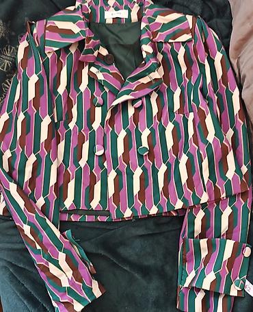 pantalone elipsa: Vic Bee Italy crop sako. vel s. Veci je malo.47 pazuh, 44 duzina — 3