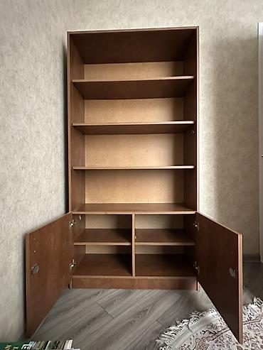 qapi evi: Taxta kitab rəfi və dolab kombinasiyası - Material: laminat/MDF — 2