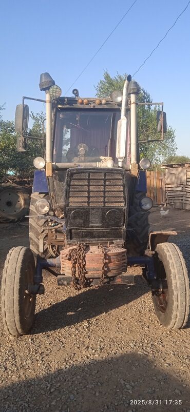 Traktorlar: MTZ Belarus traktoru - Korpus və kabina: Tam ölçülü kabina, günəşə — 10