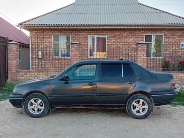 авто поло: Volkswagen Vento: 1992 г., 1.8 л, Механика, Бензин, Седан