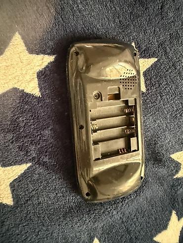 mini laser: Portativ retro oyun konsolu istemir ama batareyka alsaz qoysaz — 2