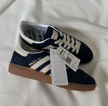 a1 borca: Adidas Spezial A klasa
Cena: 4300
Din
Brojevi: 36-40
PS✨ — 5