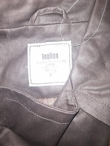 Ветровки: Актуально,без лишних вопросов.Продаются 4 куртки весна- осень,тонкие — 9