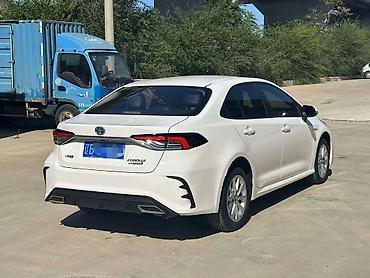тайота и: Toyota Corolla: 2021 г., 1.8 л, Гибрид, Седан — 4