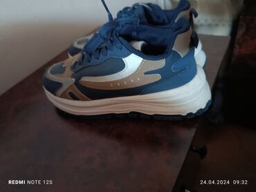 Кроссовки и спортивная обувь: Размер: 38, цвет - Синий, Б/у