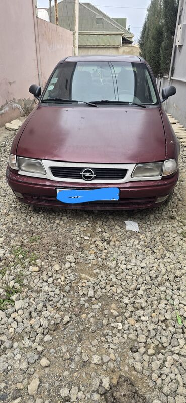 Opel: Opel Astra: 1.6 l | 1993 il Sedan — 5