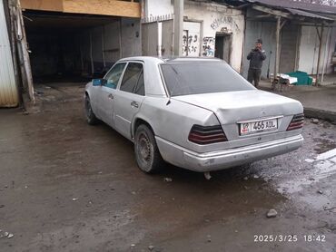 мерседес бенс е200: Mercedes-Benz 220: 1991 г., 2.6 л, Механика, Бензин, Седан