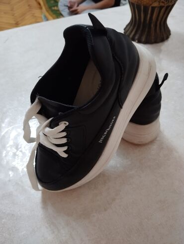 Women's Sneakers and athletic shoes: Ölçü: 36, rəng - Qara, Yeni — 9