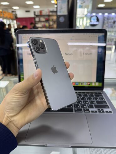 IPhone 12 Pro, Б/у, 256 ГБ, Черный, Защитное стекло, Чехол, В рассрочку, 82 %