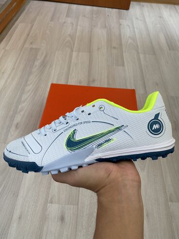 Бутсы: Сороконожки Nike, футбольные бутсы, очень удобные и качественные