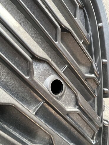 Решетки радиатора: Решетка радиатора Toyota 2022 г., Б/у, Оригинал — 8