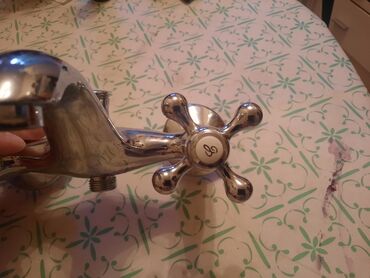 Slavine: Stara,retro baterija,slavina,okrecu virble ali nije testirana na lalafo.rs — 4 Slavine: Stara,retro baterija,slavina,okrecu virble ali nije testirana — 4