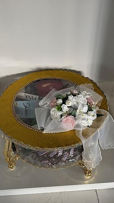 Подарочная композиция в декоративной шкатулке/корзине с прозрачной