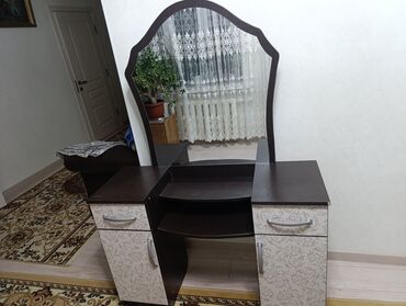 купить туалетный столик с зеркалом и подсветкой бу: Туалетный столик, С зеркалом, цвет - Коричневый, ЛДСП