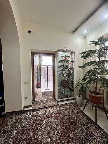 Продажа коттеджей и домов: Продаётся дом в ж/м Ала Тоо 5 соток,дом 193м2 •Дом из кирпича — 15