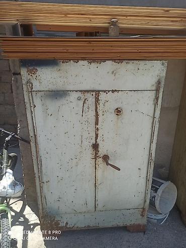 dəmir skaf: Metall şkaf – iki qapılı, kilid/çəkmə qolu ilə - Material: qalın metal — 2