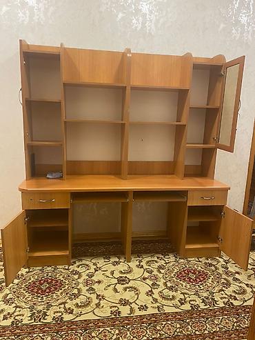 kitab şkaf: 2 metr hündürlüyü 1.90 eni zədəsi 2 ci şəkildəkidi fso qalan hərşeyi — 1