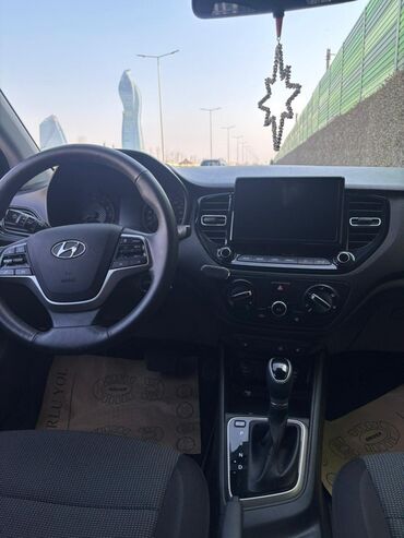 Hyundai: Hyundai Accent: 1.6 l | 2021 il Sedan — 9