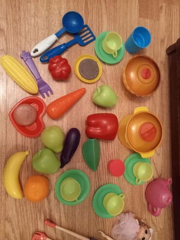 balış yumşaq oyuncaqlar: Meyve, qab-qacaq desti, barbi ve basqa oyuncaqlarda var. razilasma var
