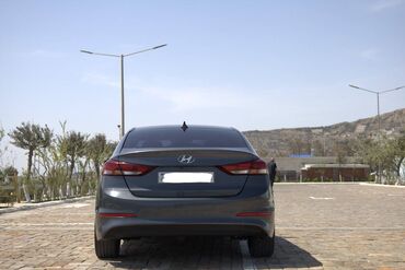 elantra təkər: Hyundai Elantra: 1.6 l | 2017 il Sedan