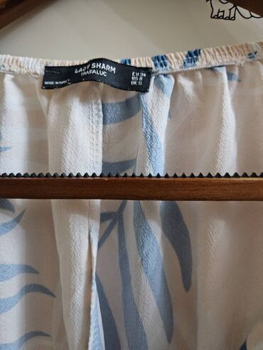 Köynək və bluzalar: Herbiri 2 AZN — 2