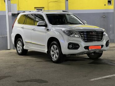 Ağ rəngli Haval H9 SUV modeli. Avtomobilin xarici görünüşü müasir