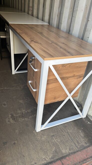 Другие товары для детей: Офисный мебель в наличии и на заказ 
Офисный стол
Компьютерный стол — 12