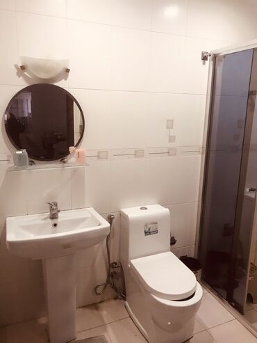 Uzunmüddətli kirayə mənzillər: Bakı mərkəzində, Alov Qüllələrinə və Dənizkənarı parka açıq möhtəşəm — 1